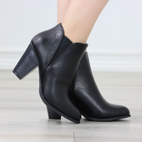 Black Faux Leather Heeled Ankle Booties Elastic Side Panels Stacked Block Heel - Picture 4 of 12